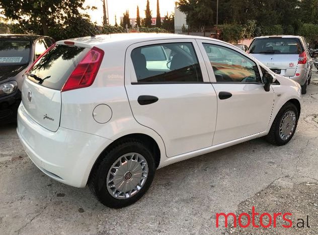 2012' Fiat Punto photo #1