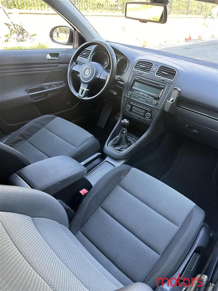 2011' Volkswagen Golf photo #5