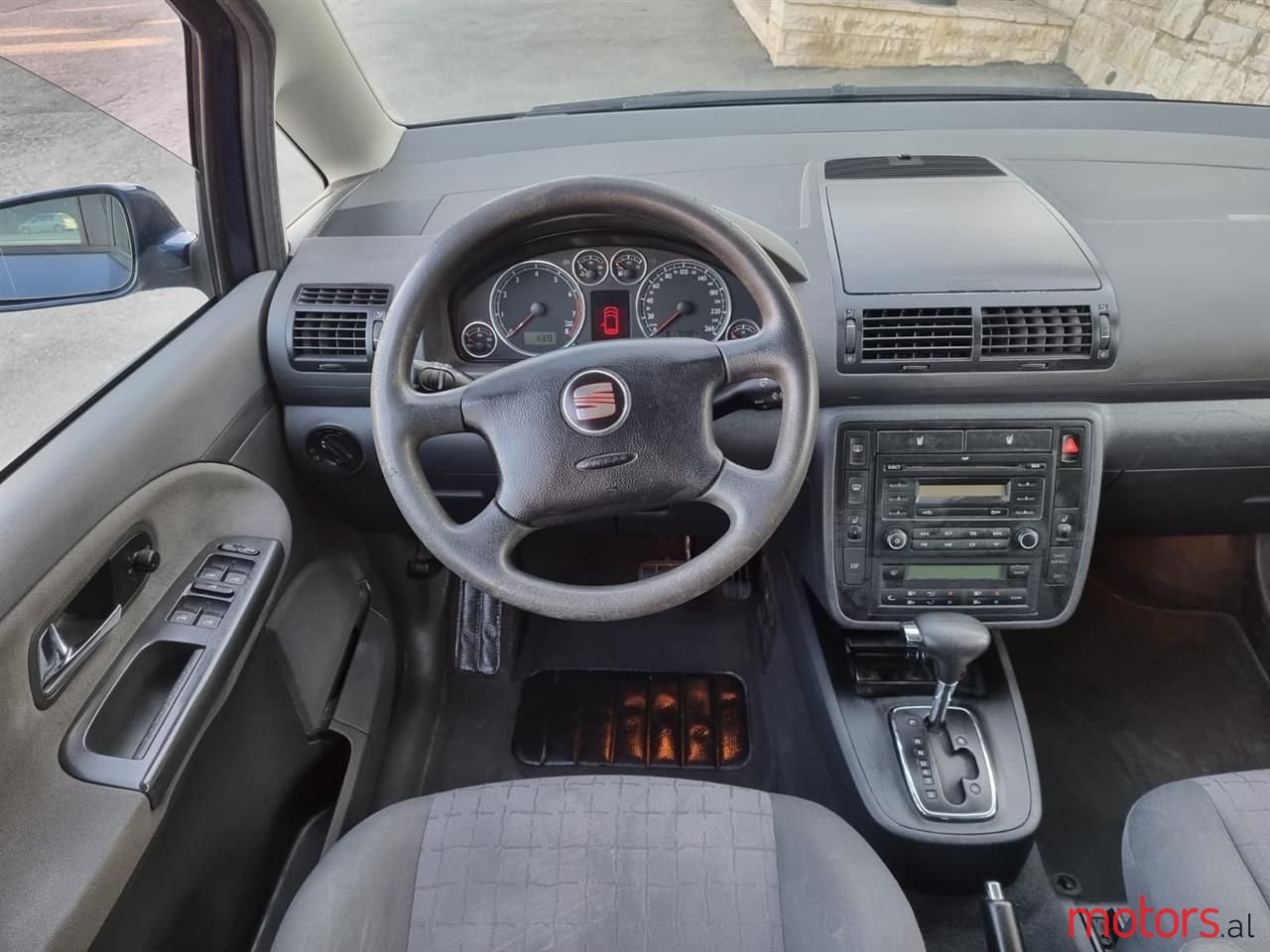 2009' Volkswagen Sharan photo #3