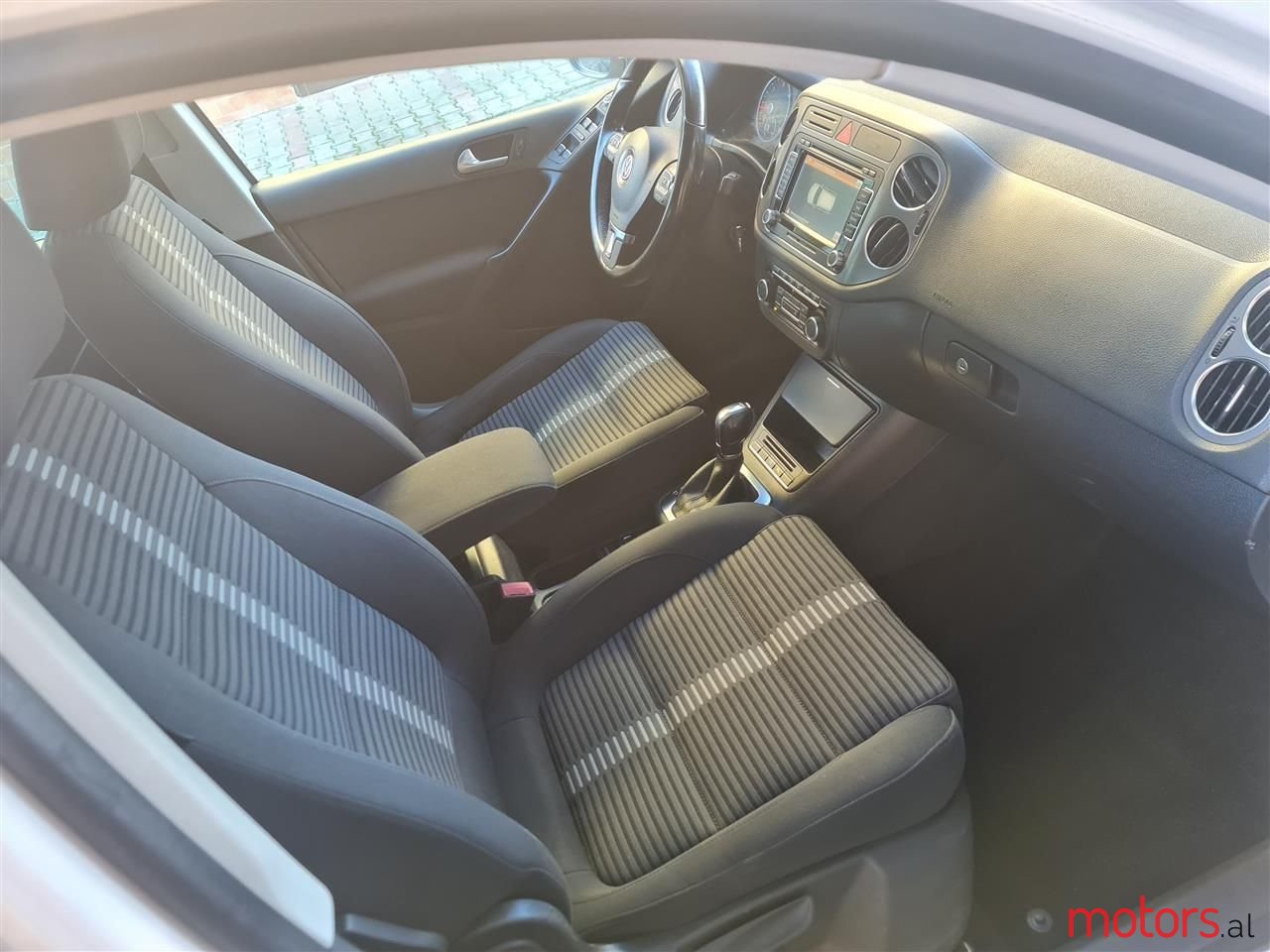 2011' Volkswagen Tiguan photo #4