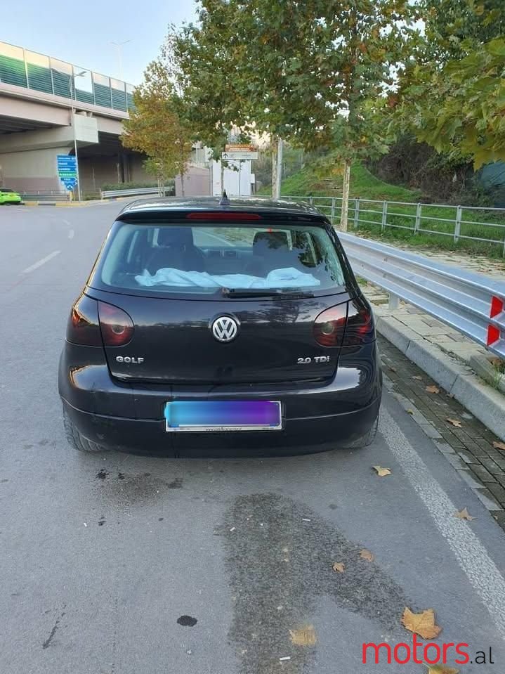 2004' Volkswagen Golf photo #5