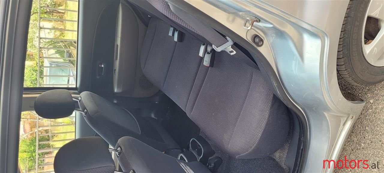 2006' Daihatsu Sirion photo #5