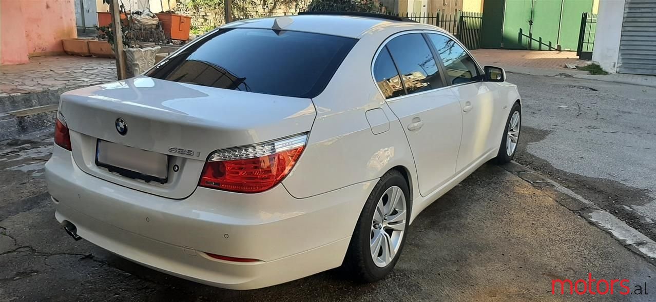2009' BMW 528 photo #4