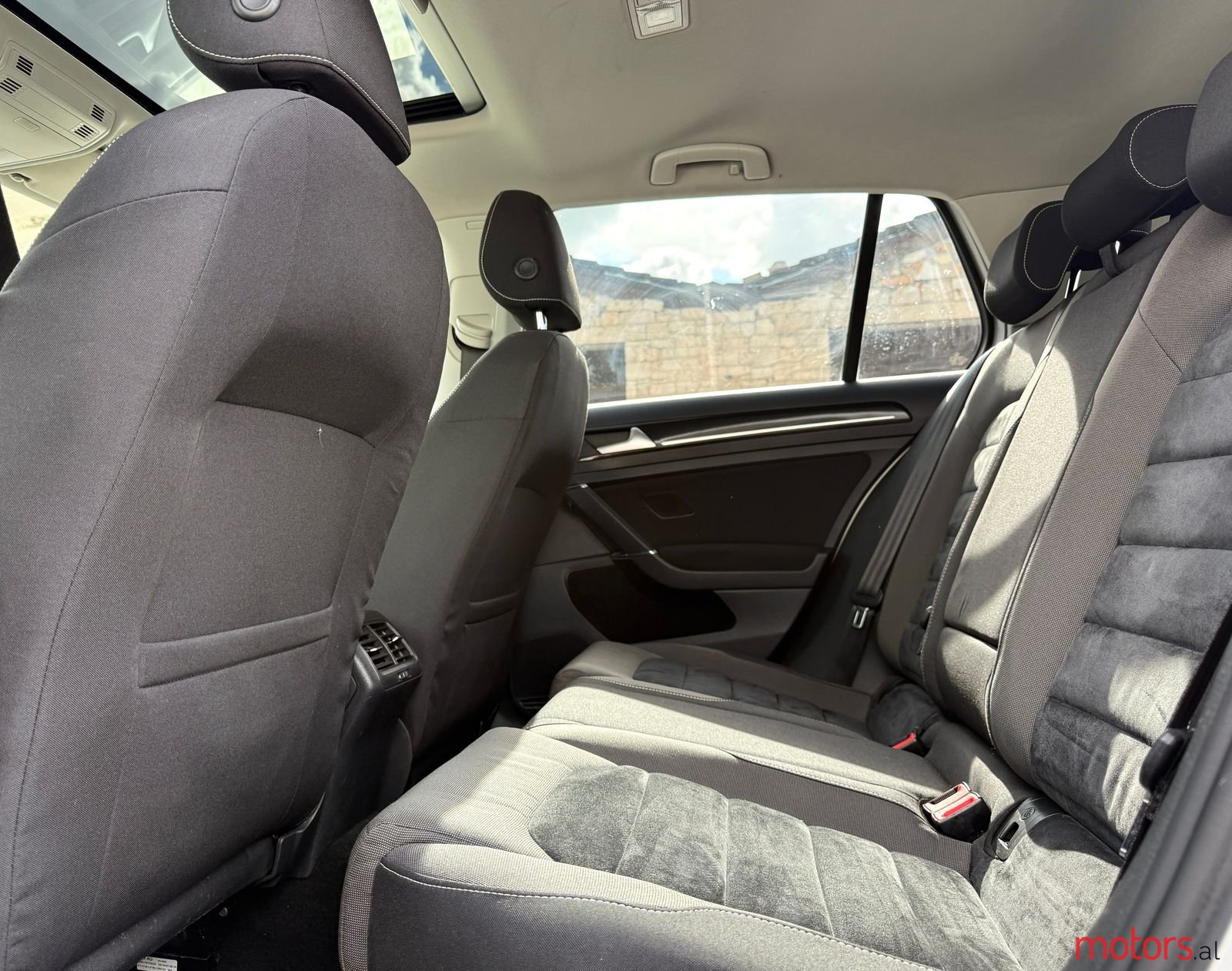 2014' Volkswagen Golf photo #2