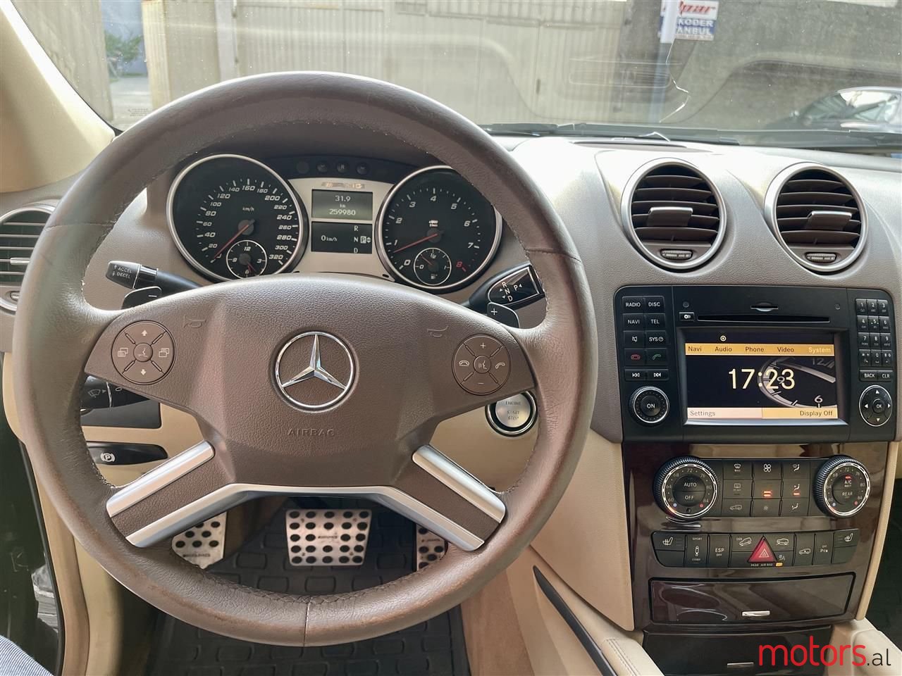 2010' Mercedes-Benz ML 300 photo #2