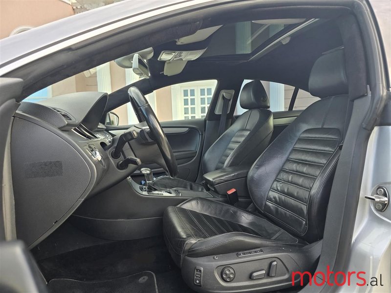 2011' Volkswagen Passat photo #4
