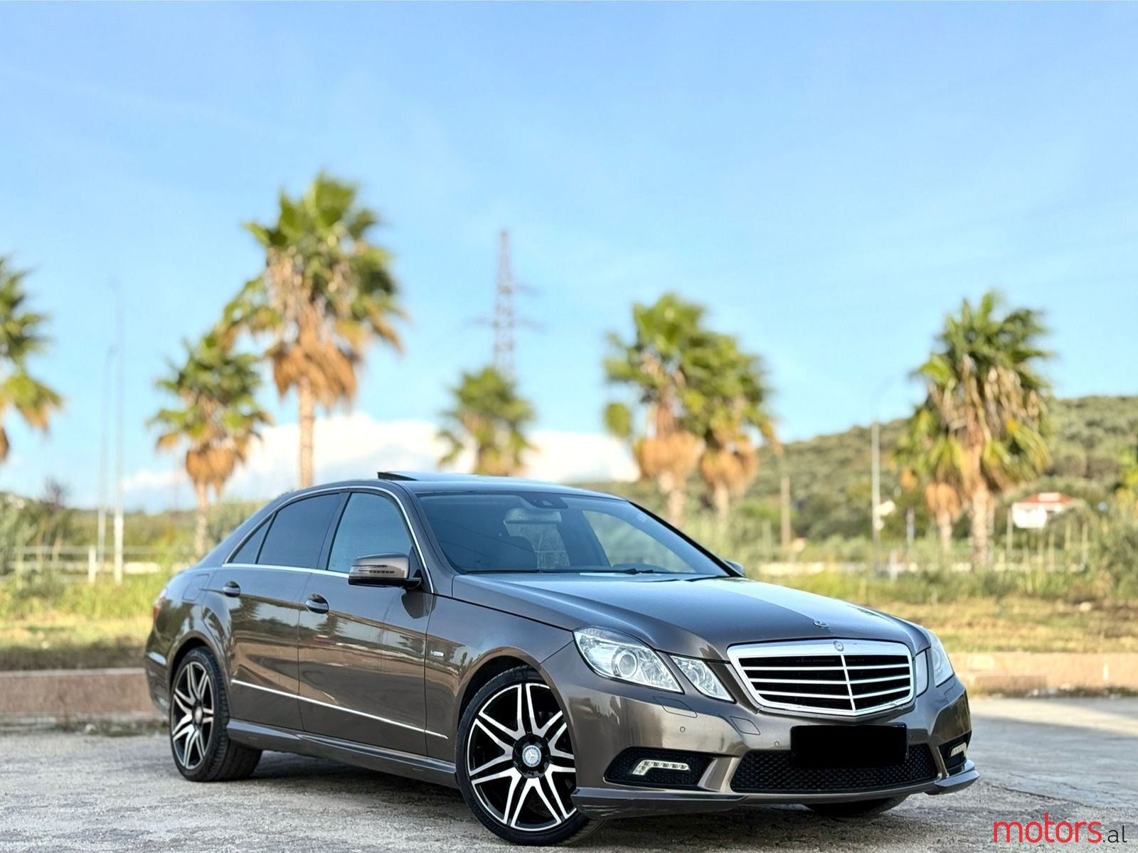 2009' Mercedes-Benz E 350 photo #1