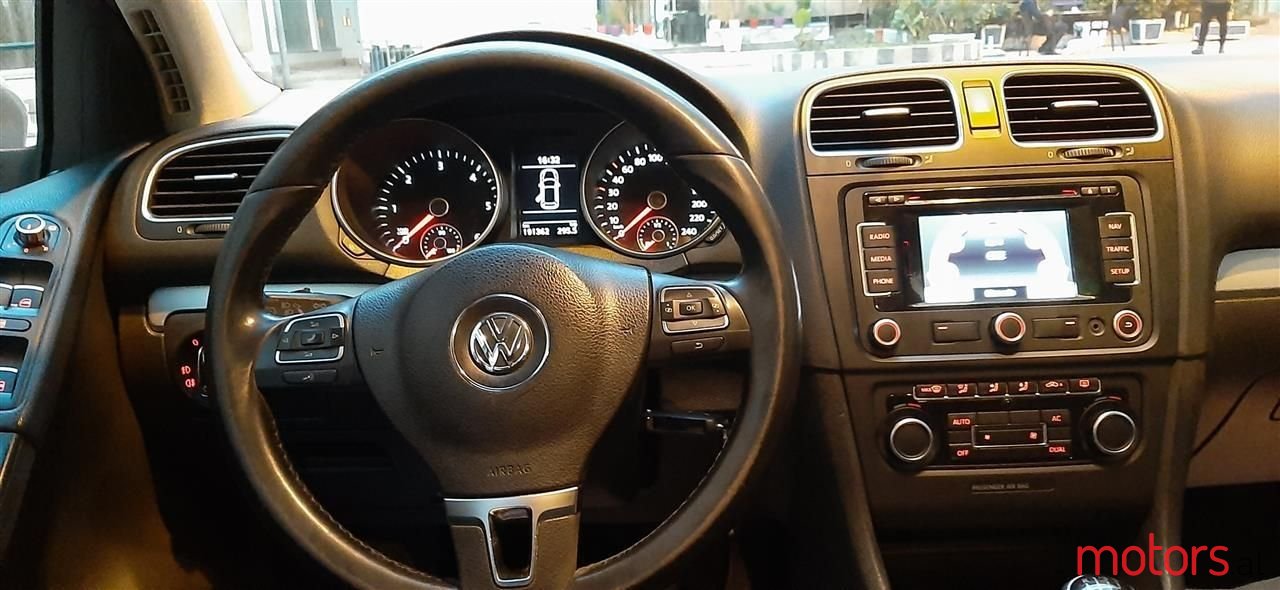 2011' Volkswagen Golf photo #3