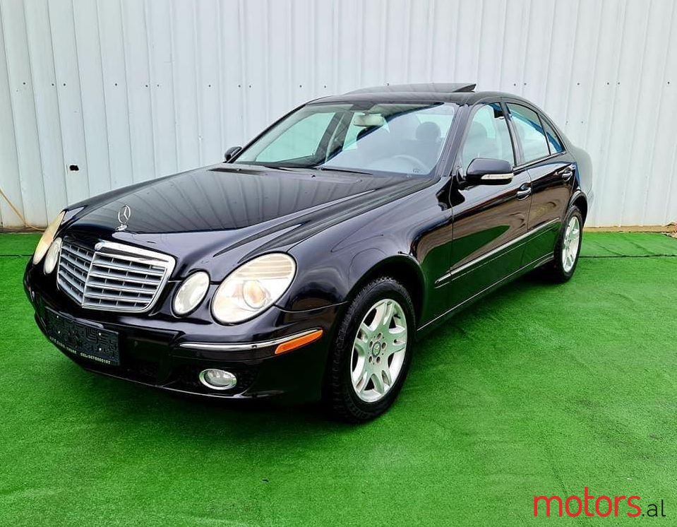 2008' Mercedes-Benz 300 photo #1