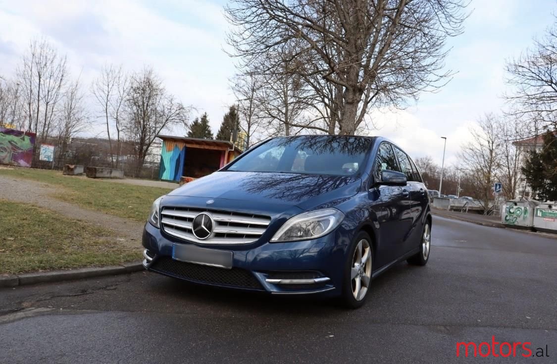 2012' Mercedes-Benz B 180 photo #1