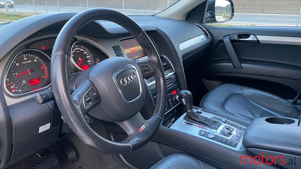 2011' Audi Q7 photo #6