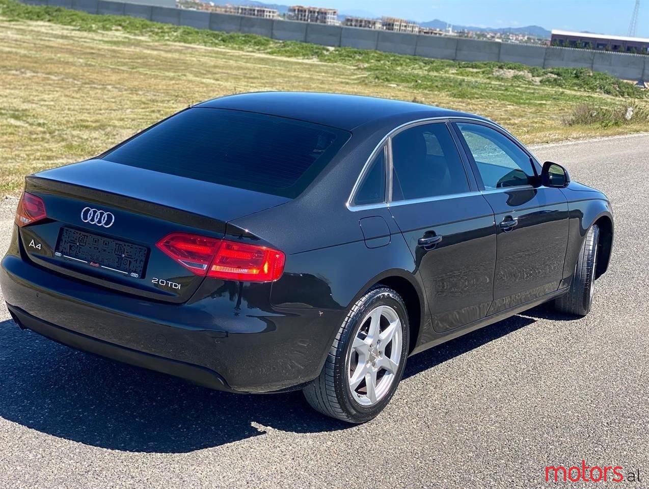 2010' Audi A4 photo #4