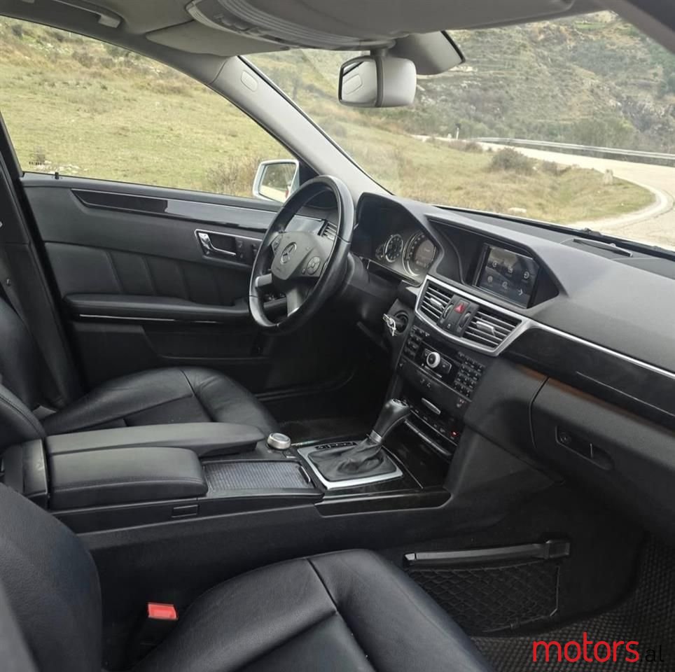 2010' Mercedes-Benz E 220 photo #2
