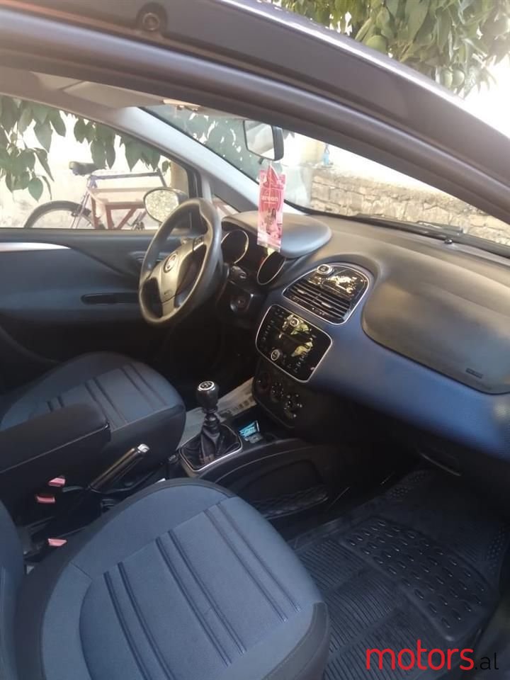 2010' Fiat Punto Evo photo #2