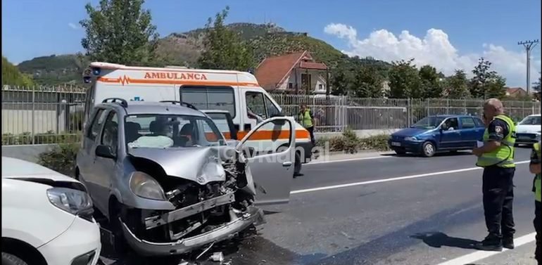 Përplasen tre automjete në Lezhë, disa të plagosur