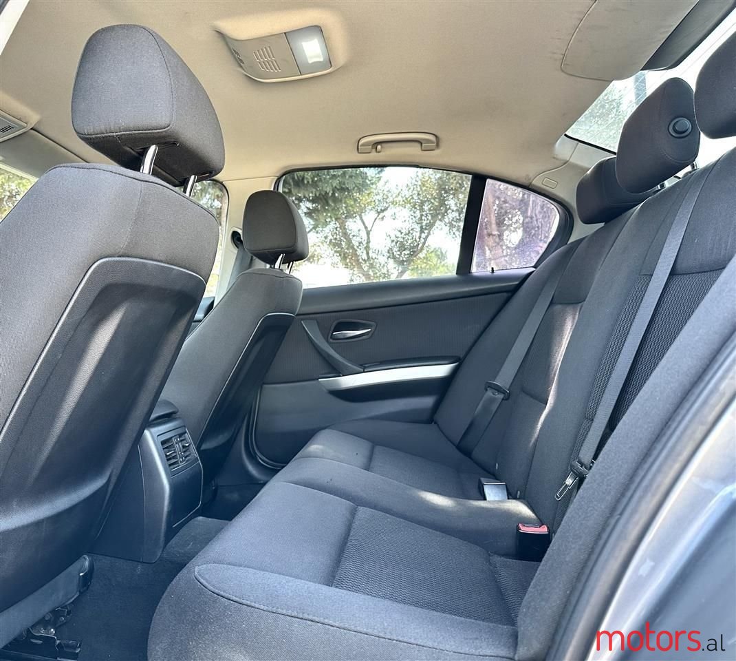 2010' BMW 320 photo #3