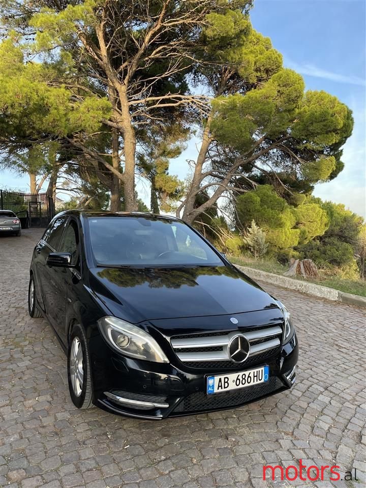 2012' Mercedes-Benz B 200 photo #1