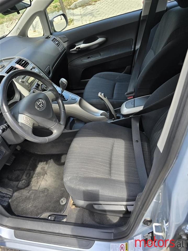 2008' Toyota Auris photo #4