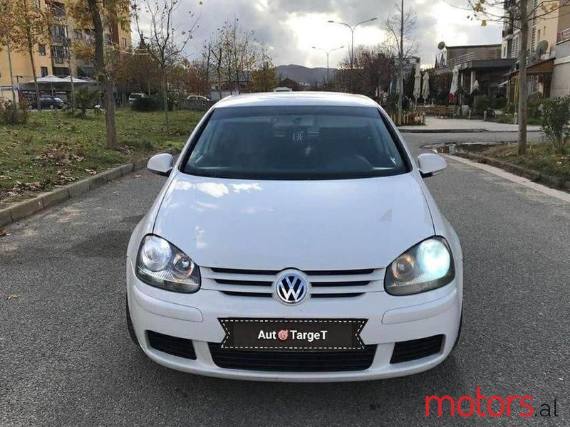 2004' Volkswagen Golf photo #2