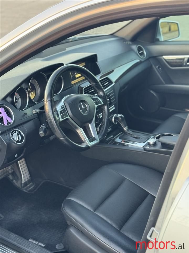 2012' Mercedes-Benz C 300 photo #4