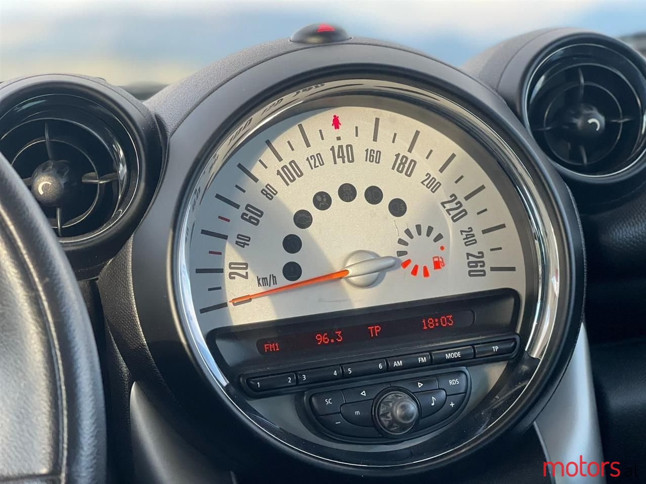 2013' MINI Cooper photo #5