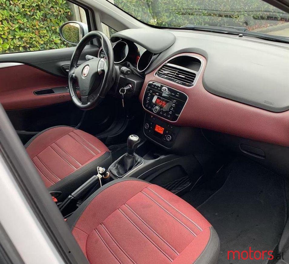 2010' Fiat Punto Evo photo #2