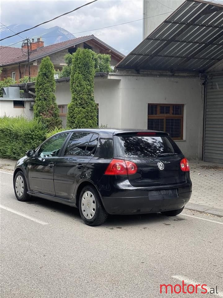 2004' Volkswagen Golf photo #2