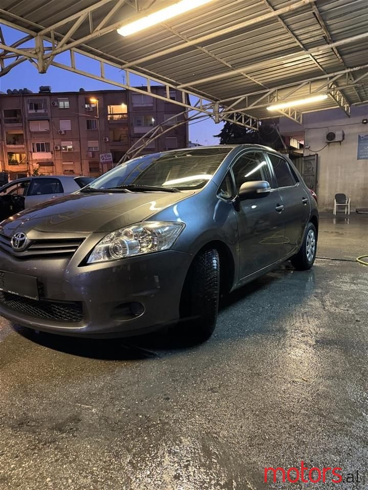 2011' Toyota Auris photo #4