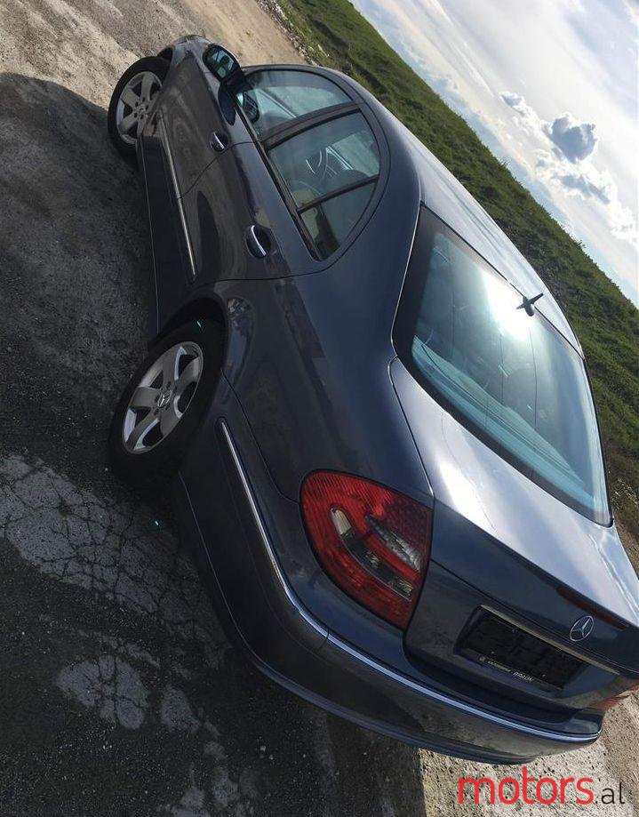 2005' Mercedes-Benz E 220 photo #2