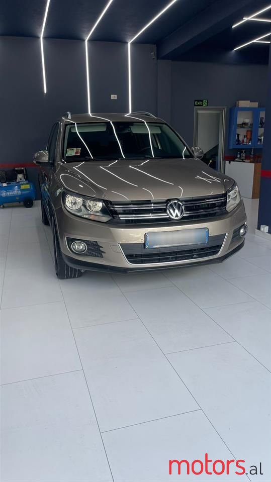 2012' Volkswagen Tiguan photo #4