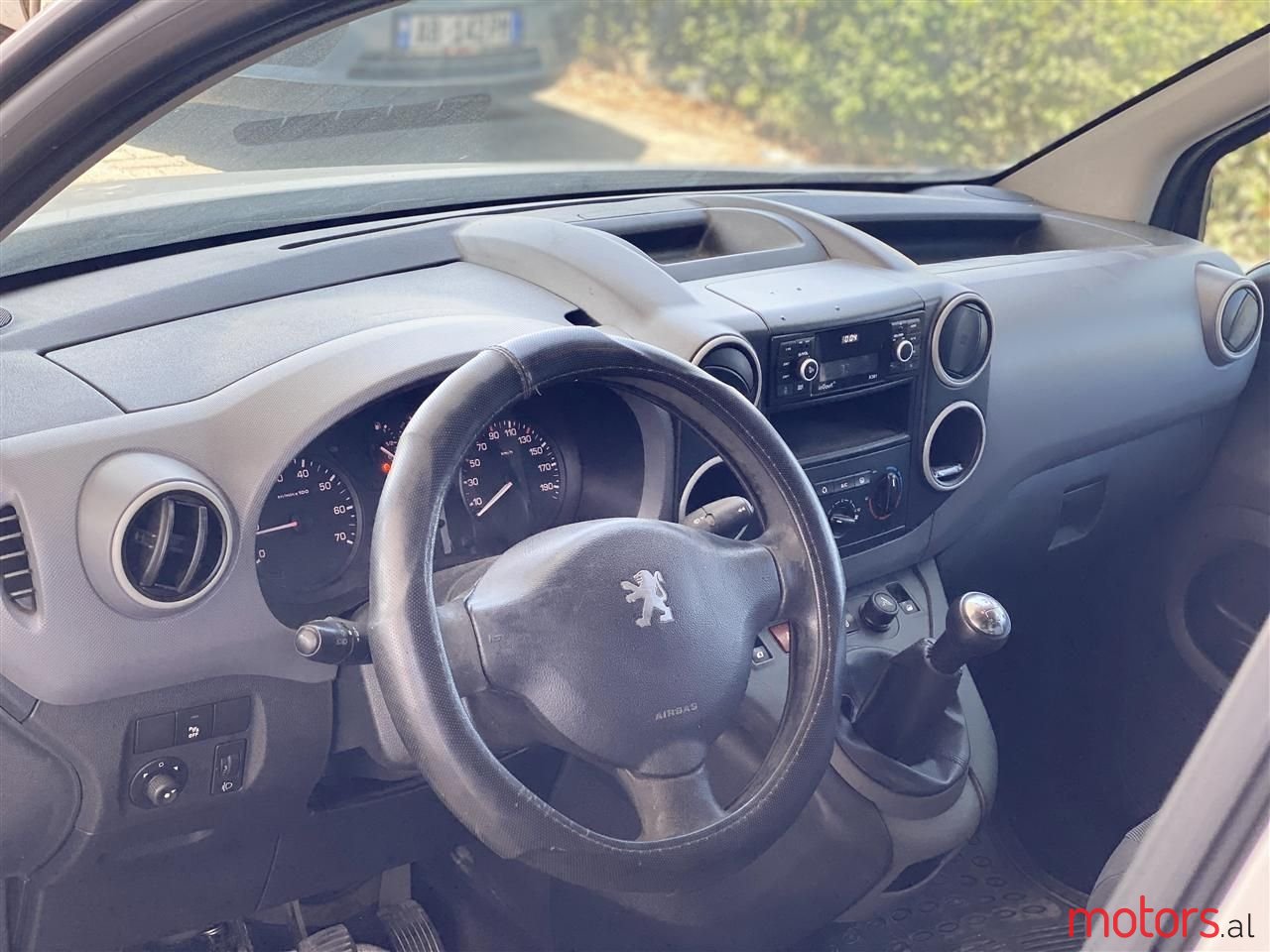 2011' Peugeot Partner photo #6