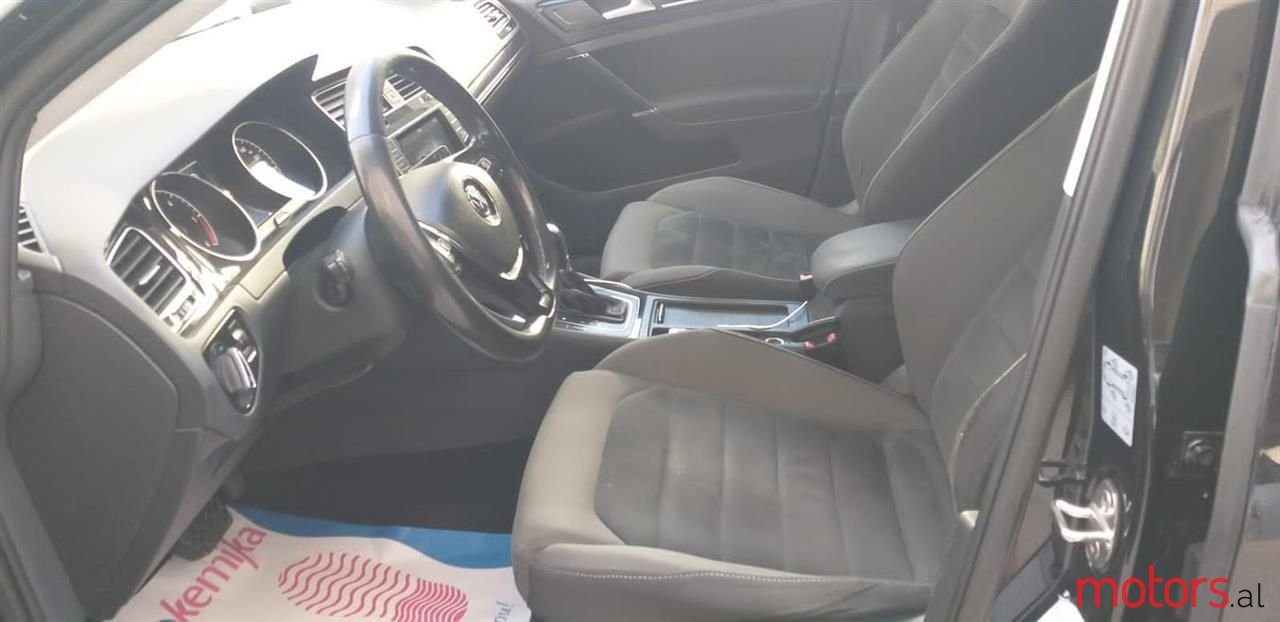 2013' Volkswagen Golf photo #2