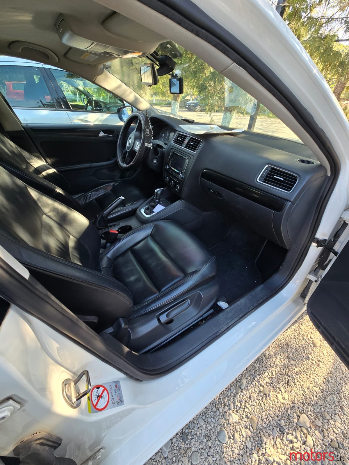 2012' Volkswagen Jetta photo #2