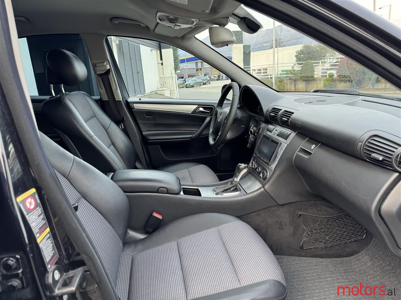 2004' Mercedes-Benz C 180 photo #3