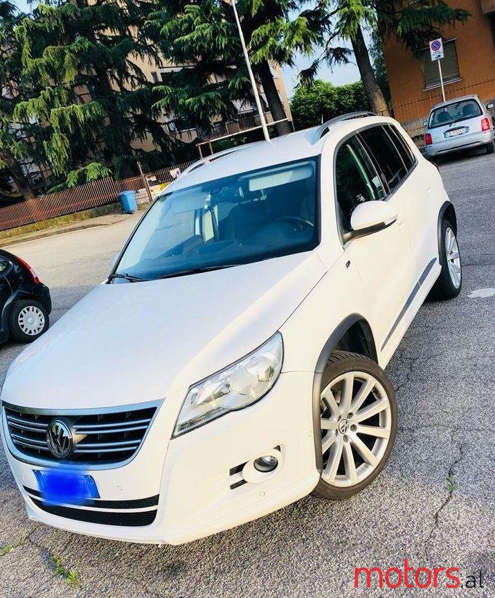 2010' Volkswagen Tiguan photo #1