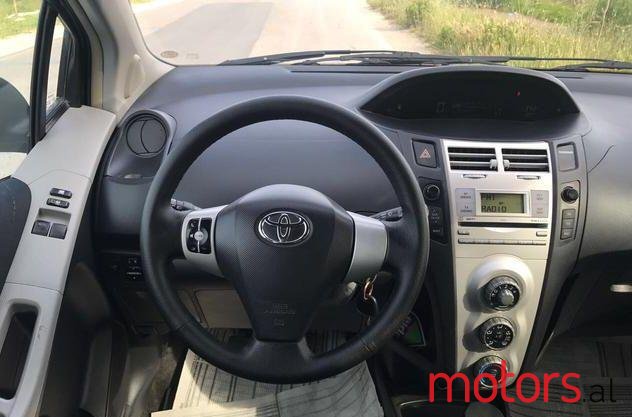 2007' Toyota Yaris photo #4