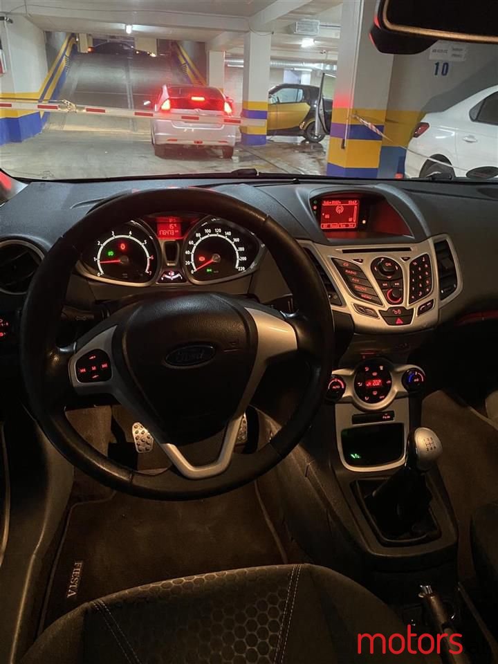 2011' Ford Fiesta photo #3