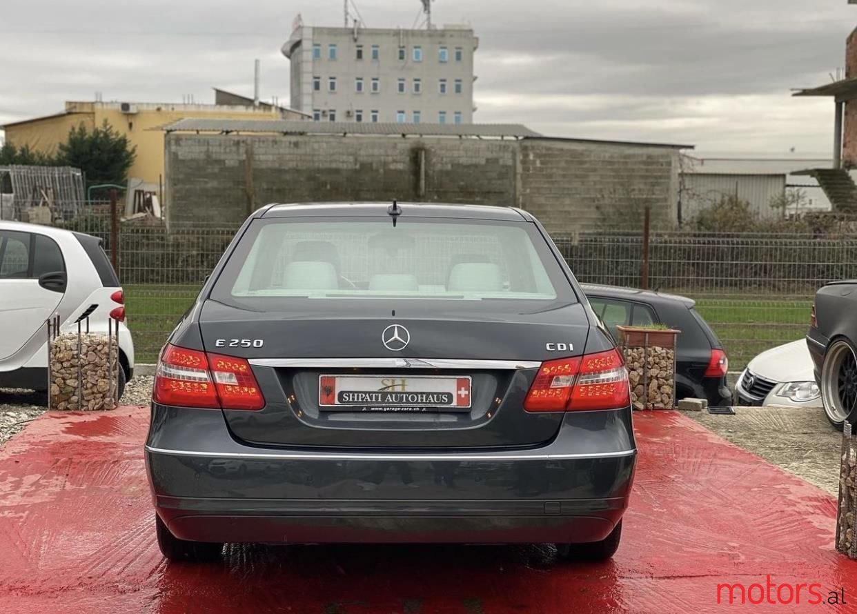 2009' Mercedes-Benz E 250 photo #4