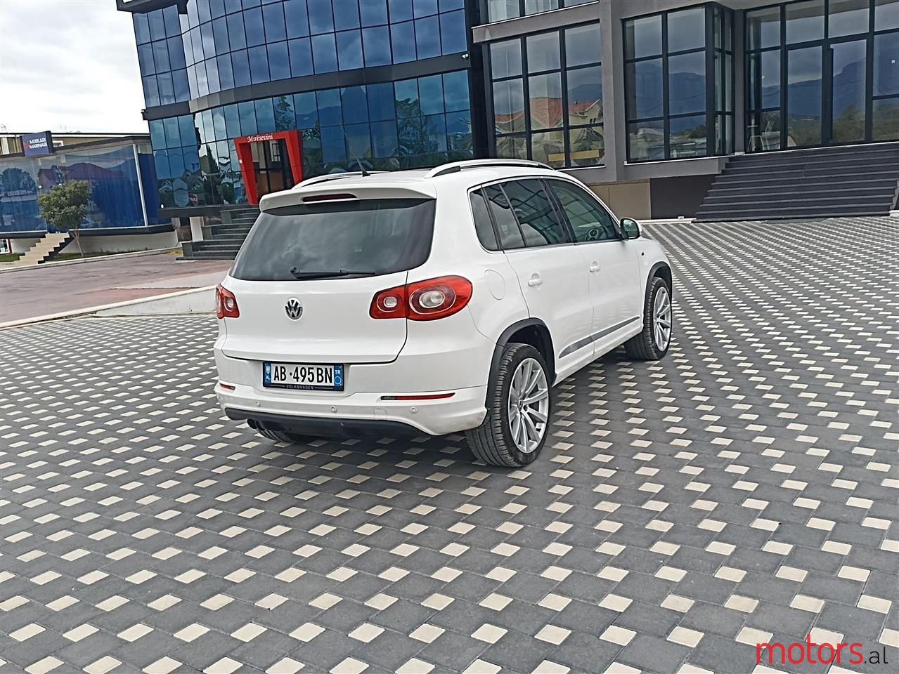 2009' Volkswagen Tiguan photo #3