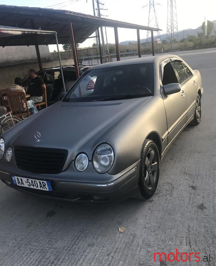 2000' Mercedes-Benz E 220 photo #1