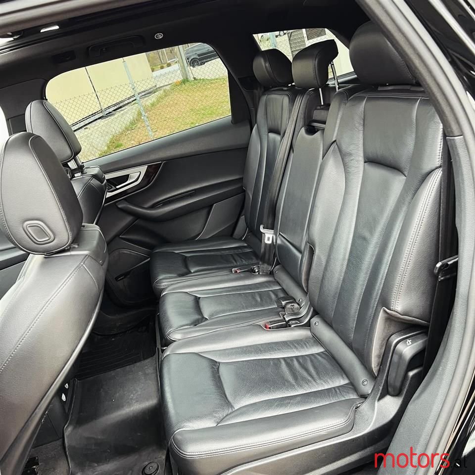 2019' Audi Q7 photo #6