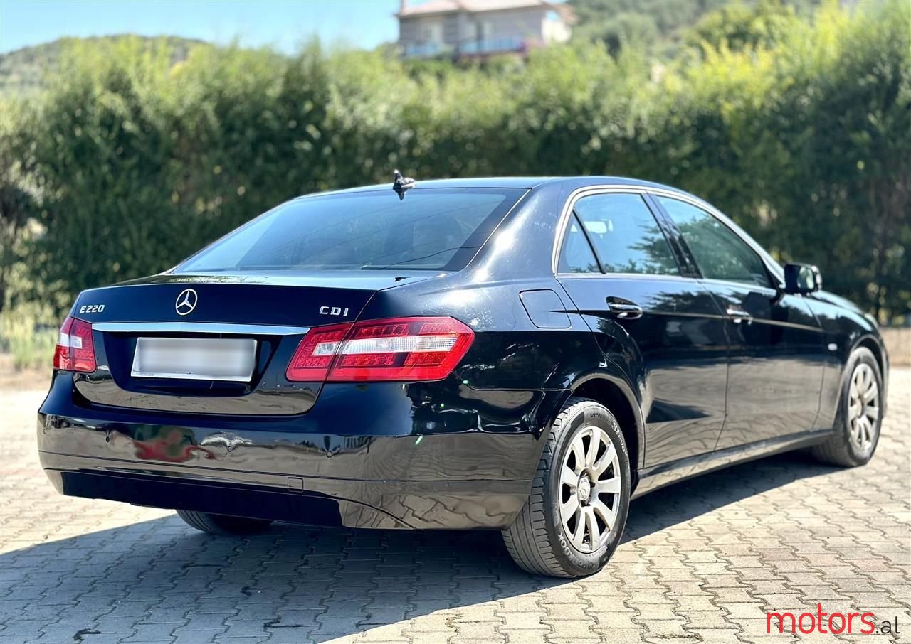 2010' Mercedes-Benz E 220 photo #3