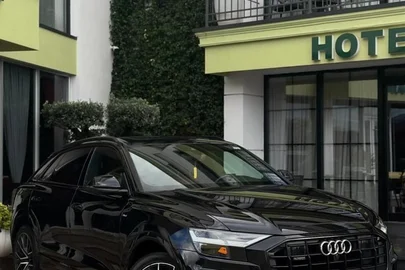 2019' Audi Q8