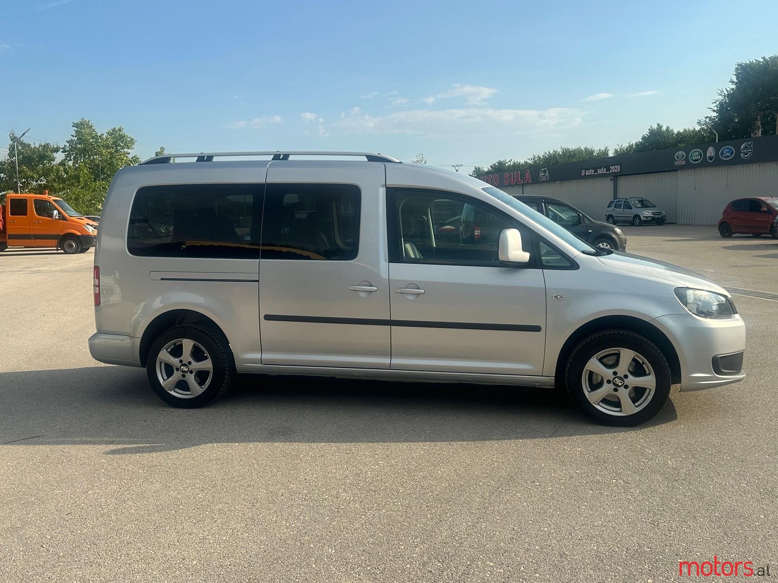 2011' Volkswagen Caddy photo #5