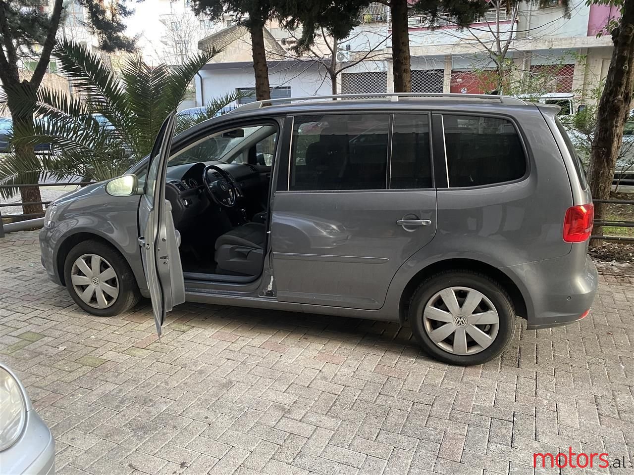 2013' Volkswagen Touran photo #1