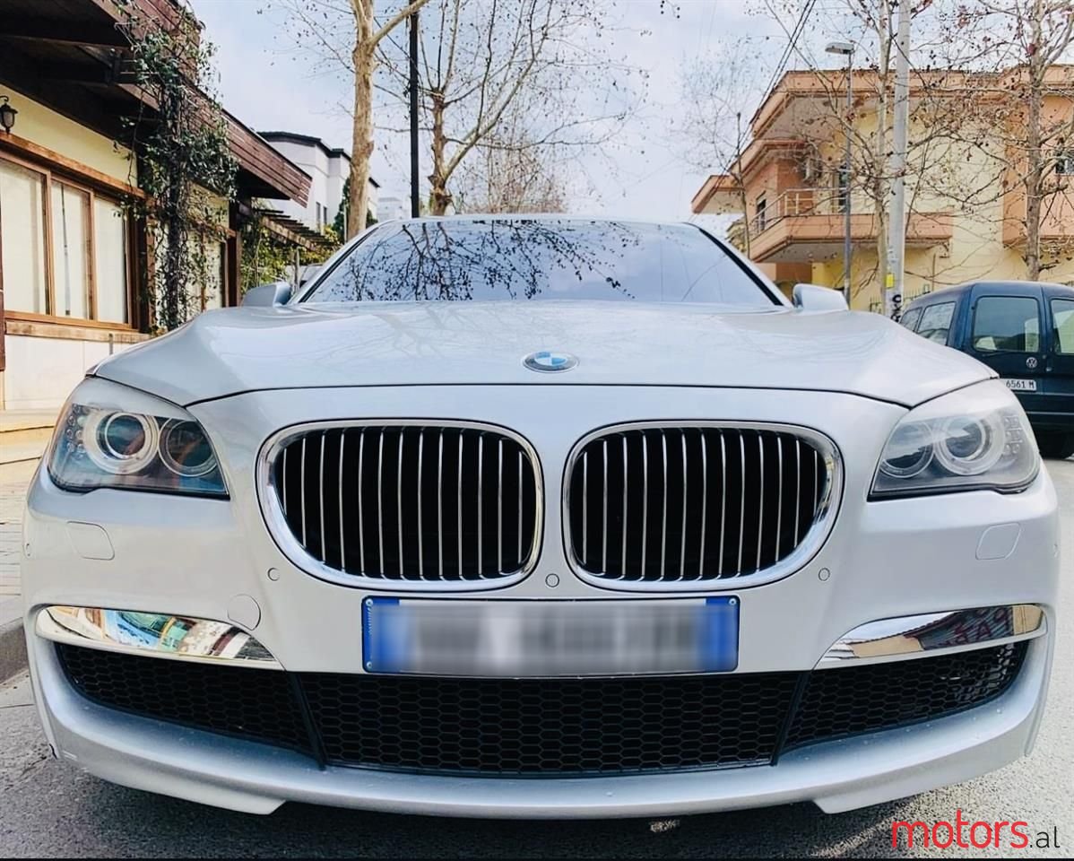 2009' BMW 750 photo #1