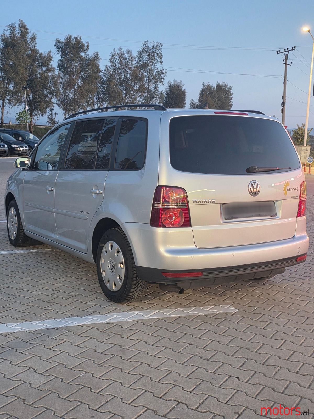 2009' Volkswagen Touran photo #3