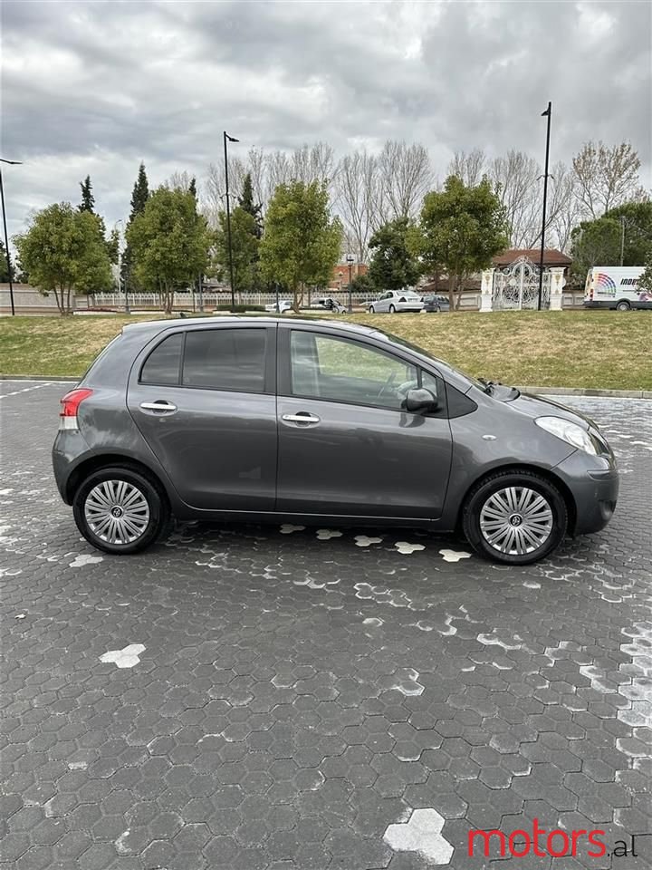 2010' Toyota Yaris photo #4