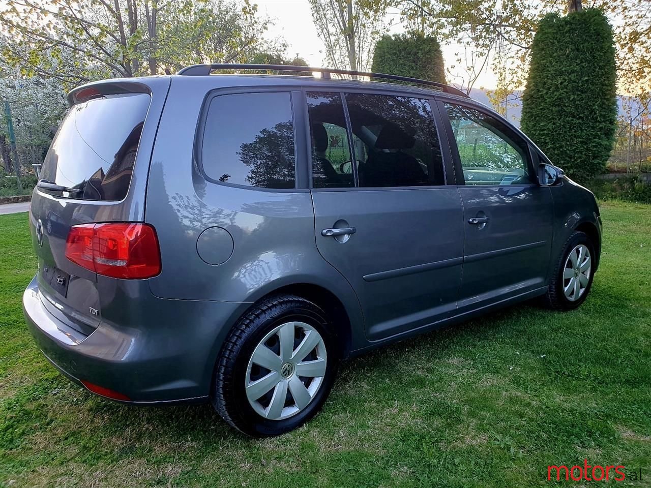 2010' Volkswagen Touran photo #4