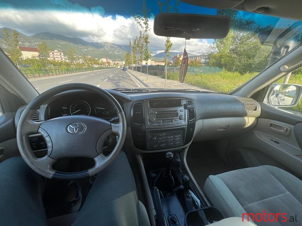 2002' Toyota Land Crusier photo #2